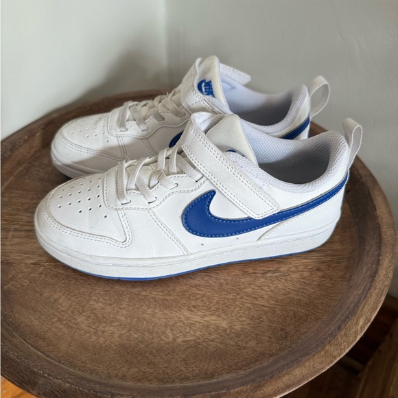 Nike White and Blue Kids' Sneakers - Picture 2 of 5